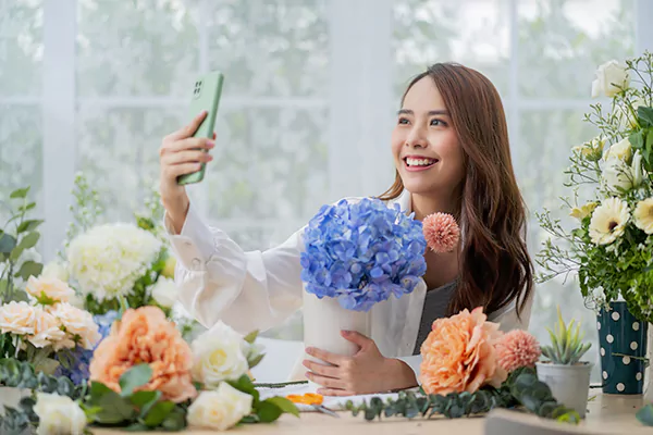 Social media in Flower delivery business image 